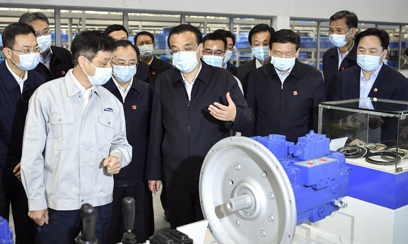 Chinese Premier Li Keqiang visits the Hengli Hydraulic Co., Ltd. in Changzhou, east China's Jiangsu Province, March 25, 2021.(Photo: Xinhua)