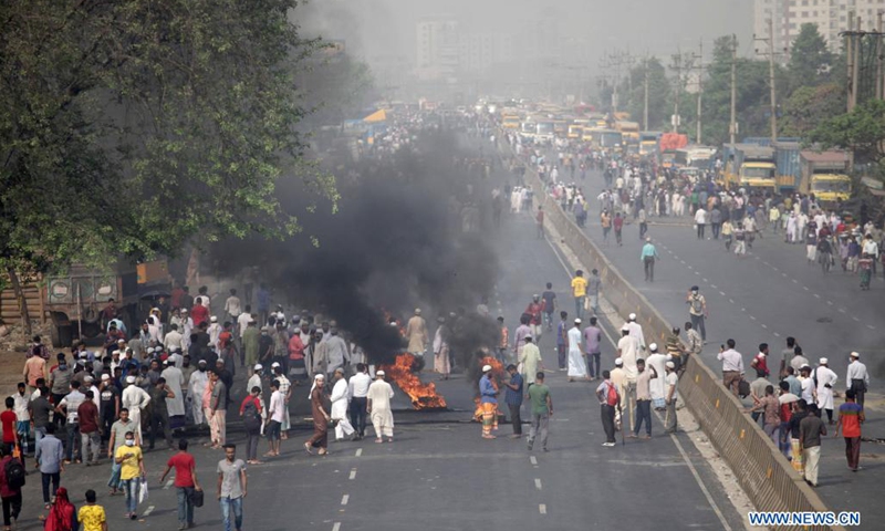 People block a road during a countrywide protest in Narayanganj, Bangladesh, March 28, 2021. Parts of Bangladesh including capital Dhaka continued to be affected by protests called by a religious group. At least 10 people were injured on Sunday. (Photo: Xinhua)