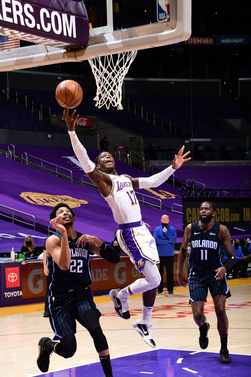 Dennis Schroder of the Los Angeles Lakers shoots the ball against the Orlando Magic on Sunday in Los Angeles. Photo: VCG

