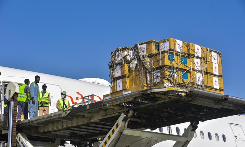 Workers unload China's Sinopharm COVID-19 vaccines, donated by the Chinese government to Ethiopia, at the Addis Ababa Bole International Airport in Addis Ababa, Ethiopia, on March 30, 2021.  Photo: Xinhua