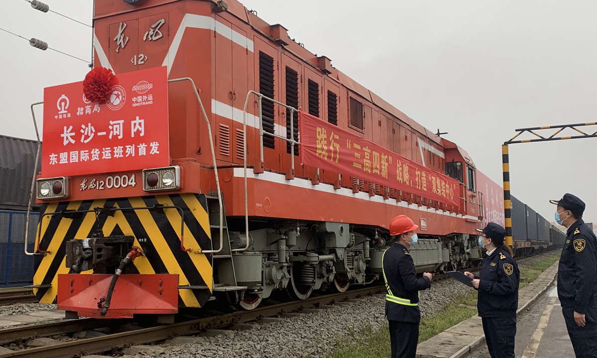 A cargo train loaded with industrial products such as silicon dioxide and hot rolled bars leaves Changsha, capital of Central China's Hunan Province, on Wednesday. It is scheduled to arrive in Hanoi, the capital of Vietnam, in about seven days via South China's Guangxi Zhuang Autonomous Region. Photo: cnsphoto
