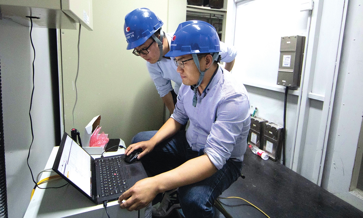  Employees maintain the devices inside the FAST Photo: Xinhua 