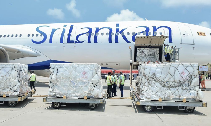 Workers transport Sinopharm COVID-19 vaccines at the Bandaranaike International Airport in Colombo, Sri Lanka, March 31, 2021. A batch of Sinopharm vaccines arrived in Sri Lanka from China on Wednesday as part of a donation by the Chinese government to the island nation.Photo:Xinhua