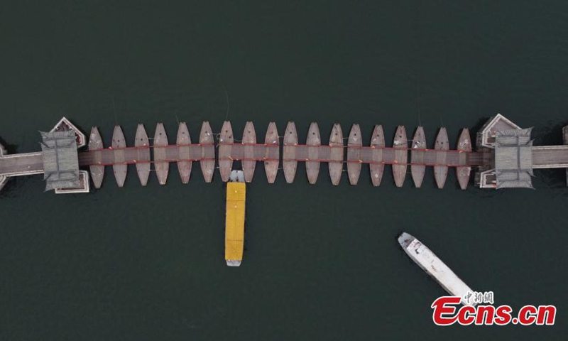 An aerial photo taken on March 27, 2021 shows Guangji Bridge in Chaozhou City, south China's Guangdong Province. Guangji Bridge, also known as Xiangzi Bridge, is located on the Hanjiang River in the east of the ancient city of Chaozhou. The pontoon bridge is connected by wooden boats, which are connected in the morning and disconnected in the evening to facilitate the navigation of passing ships.   Photo: China News Service