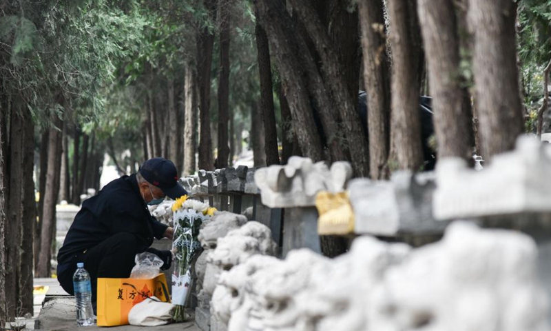 A man visits Yuhanshan Cemetery to pay tribute to the dead ahead of Qingming Festival in Jinan, east China's Shandong Province, April 1, 2021. The Tomb-sweeping Day, also known as Qingming Festival, which falls on April 4 this year, is a Chinese festival when people pay tribute to the dead and worship their ancestors by visiting tombs and making offerings. Photo: Xinhua