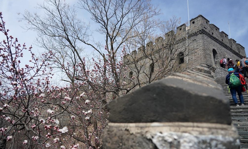 People visit the Mutianyu Great Wall in Beijing, capital of China, March 31, 2021.Photo:Xinhua