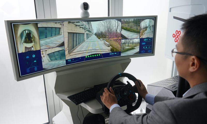 Ren Dakai, who is in charge of Xiongan digital transportation lab, manipulates an unmanned vehicle in the lab in Xiongan New Area, north China's Hebei Province, March 26, 2021. The Xiongan digital transportation lab is committed to digital transportation research to boost smart city development.Photo:Xinhua