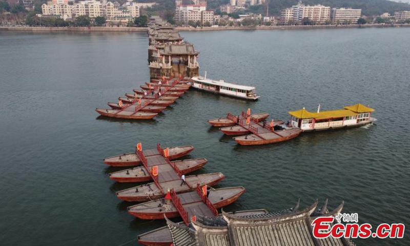 Photo taken on March 27, 2021 shows the disconnected Guangji Bridge in Chaozhou City, Guangdong Province. Guangji Bridge, also known as Xiangzi Bridge, is located on the Hanjiang River in the east of the ancient city of Chaozhou. The pontoon bridge is connected by wooden boats, which are connected in the morning and disconnected in the evening to facilitate the navigation of passing ships.  Photo: China News Service