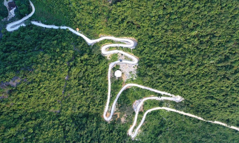 Aerial photo taken on July 22, 2020 shows the road access to Anlan Village of Du'an Yao Autonomous County, south China's Guangxi Zhuang Autonomous Region. Since 2016, Guangxi has promoted the construction and improvement of rural road network, with 52,900-kilometer roads built to link villages in rural areas.Photo:Xinhua