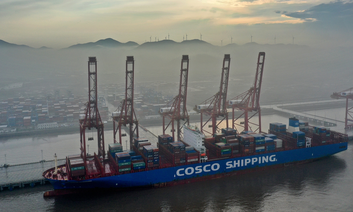A container ship waits to depart from the Jintang Dapukou container terminal of Ningbo Zhoushan Port in Ningbo, East China's Zhejiang Province, on Thursday. The container terminal has witnessed cargo throughput of 392,300 twenty-foot equivalent units (TEUs) in the first quarter of 2021, up 23 percent year-on-year, customs data showed. Photo: cnsphoto