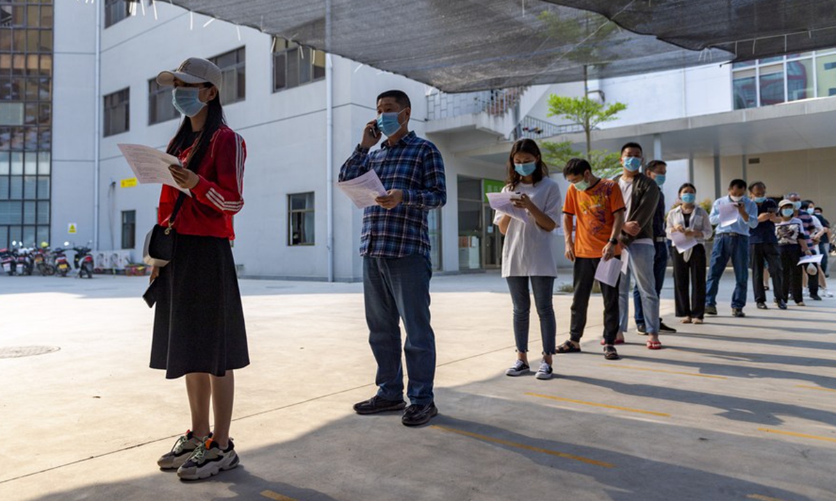 People queue for inoculation at a COVID-19 vaccination site of Jingcheng Hospital in Ruili City, southwest China's Yunnan Province, April 1, 2021. (Xinhua/Chen Xinbo)