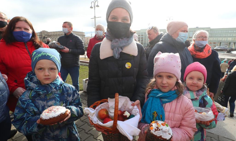 Locals attend an outdoor Easter celebration event amid the ongoing COVID-19 pandemic in Minsk, Belarus, April 4, 2021. (Photo: Xinhua)