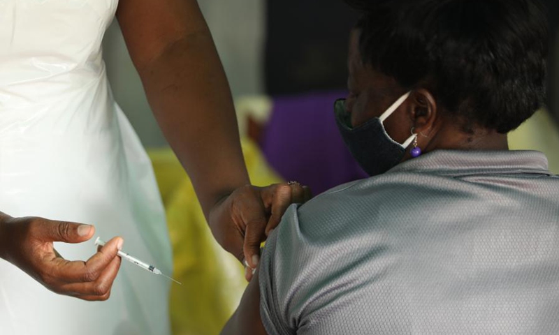 A medical worker prepares to administer COVID-19 vaccine jab to a local at Wilkins Hospital in Harare, capital of Zimbabwe, March 24, 2021.(Photo: Xinhua)