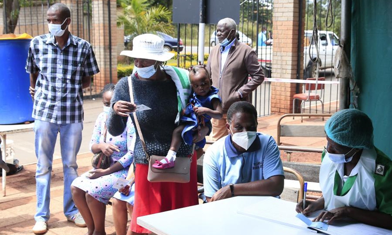 Locals queue to register details for COVID-19 vaccination exercise at Wilkins Hospital in Harare, capital of Zimbabwe, March 24, 2021.(Photo: Xinhua)