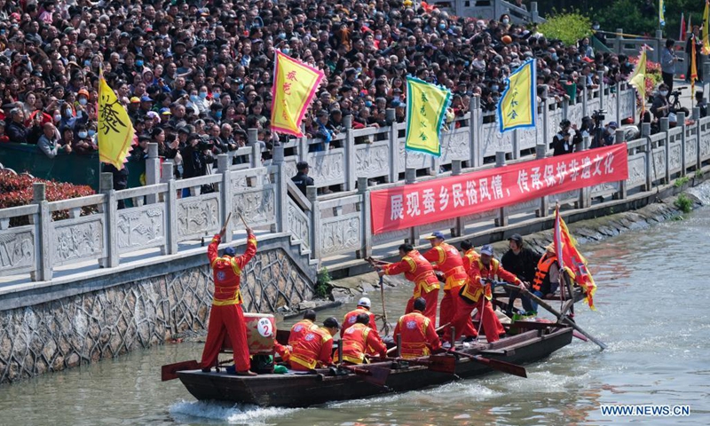 A festive boat procession in worship of Canshen, the local patron god of silkworm raisers, is seen during a temple fair at Qinghe Village, Zhouquan Township, Tongxiang City of east China's Zhejiang Province, April 4, 2021.(Photo: Xinhua)