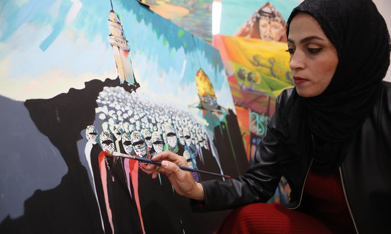 Palestinian artist Samia al-Masri paints at her home in the al-Fawwar refugee camp, south of West Bank city Hebron, April 3, 2021.(Photo: Xinhua)