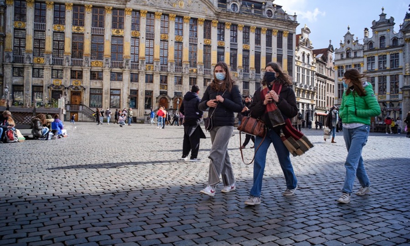 People wearing face masks walk on the Grand Place in Brussels, Belgium, on March 13, 2021.(Photo: Xinhua)