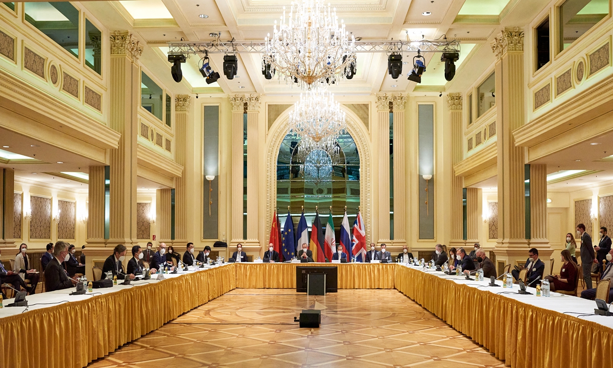 Diplomats of the EU, China, Russia and Iran begin talks at the Grand Hotel in Vienna on Tuesday. The US will participate in discussions in Vienna to try to save the international agreement on Iranian nuclear power. However, they will not be at the same table as Tehran, and it is the Europeans who will serve as intermediaries between the two parties, in hopes of achieving concrete results after a two month impasse. Photo: AFP