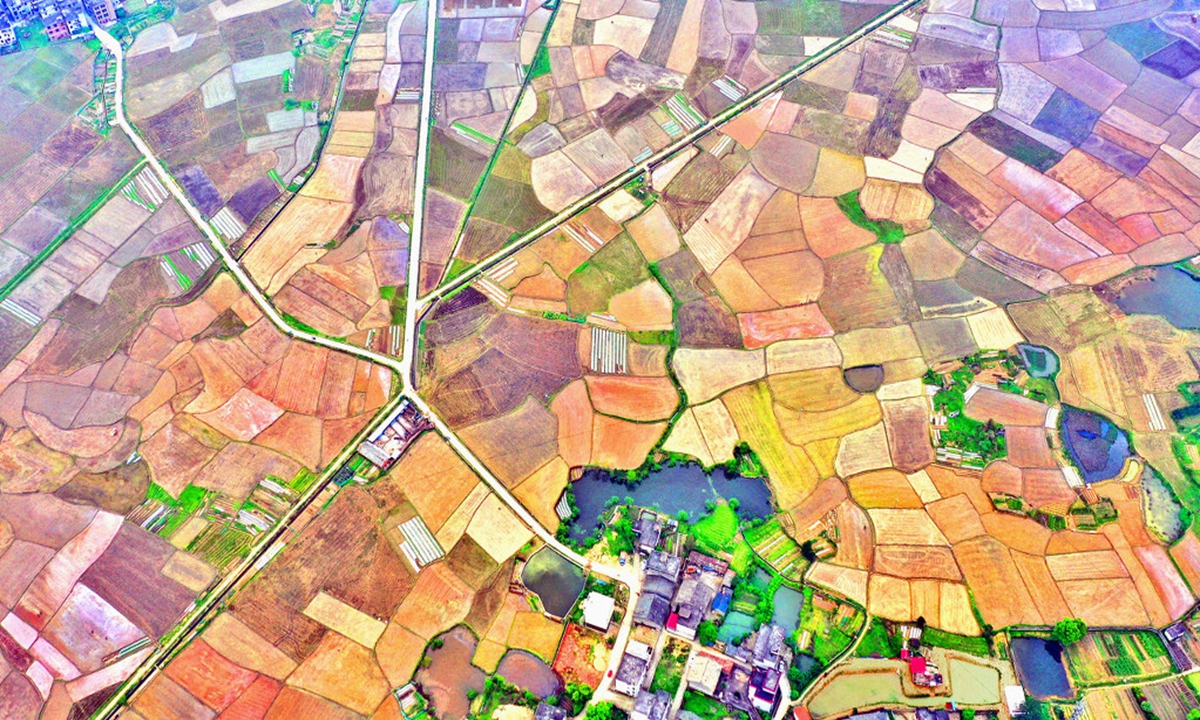 Plowing fields in Ji'an, East China's Jiangxi Province, resemble an overturned palette of various colors when viewed from above, a typical farmland scene in the spring in southern parts of China. Photo: IC