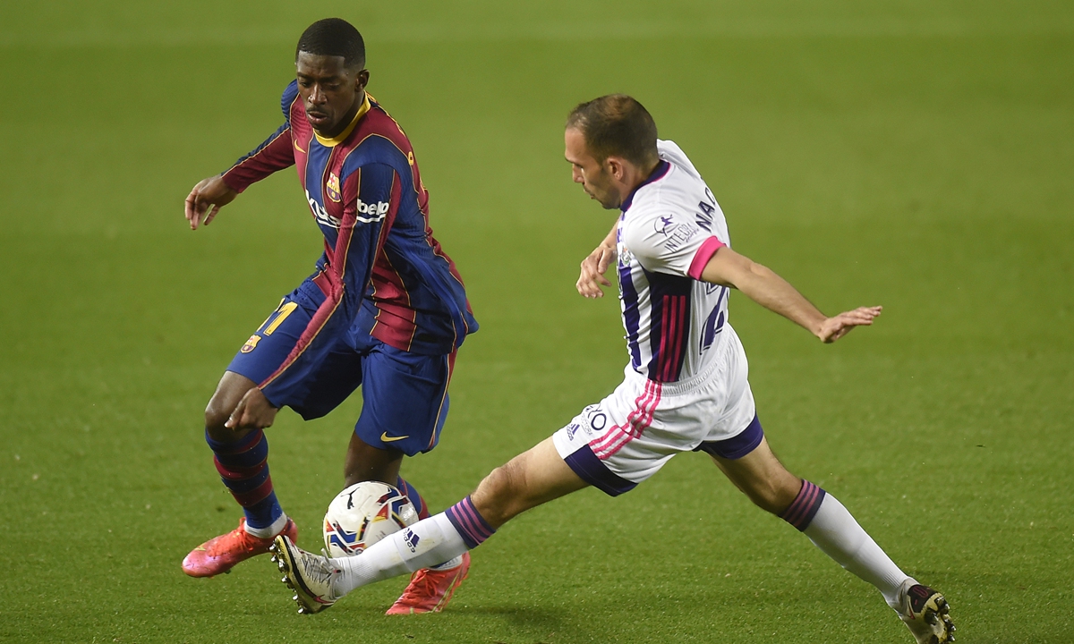 Real Valladolid left-back Nacho (right) challenges Barcelona's Ousmane Dembele on Monday in Barcelona, Spain. Photo: VCG