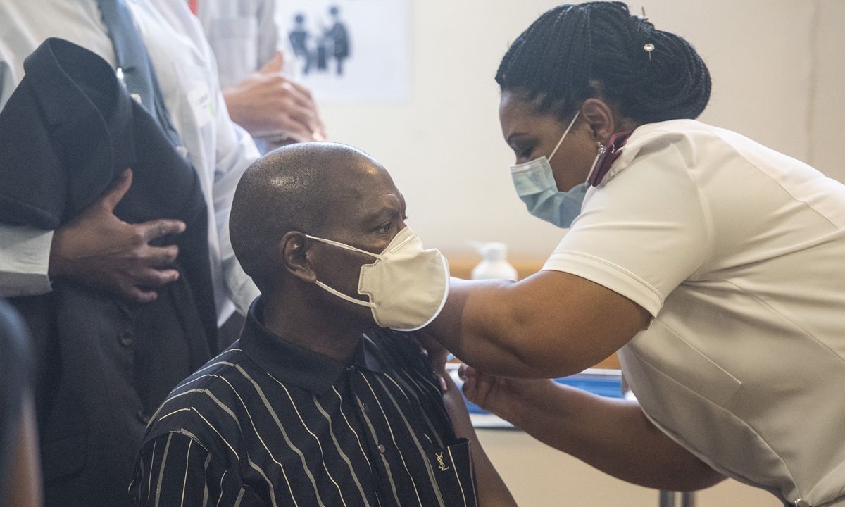  Health Minister Dr Zweli Mkhize receives the COVID-19 vaccine at the launch of Western Cape COVID-19 Vaccination Programme at Khayelitsha Distrcit Hospital on February 17, 2021 in Cape Town, South Africa. Photo: VCG