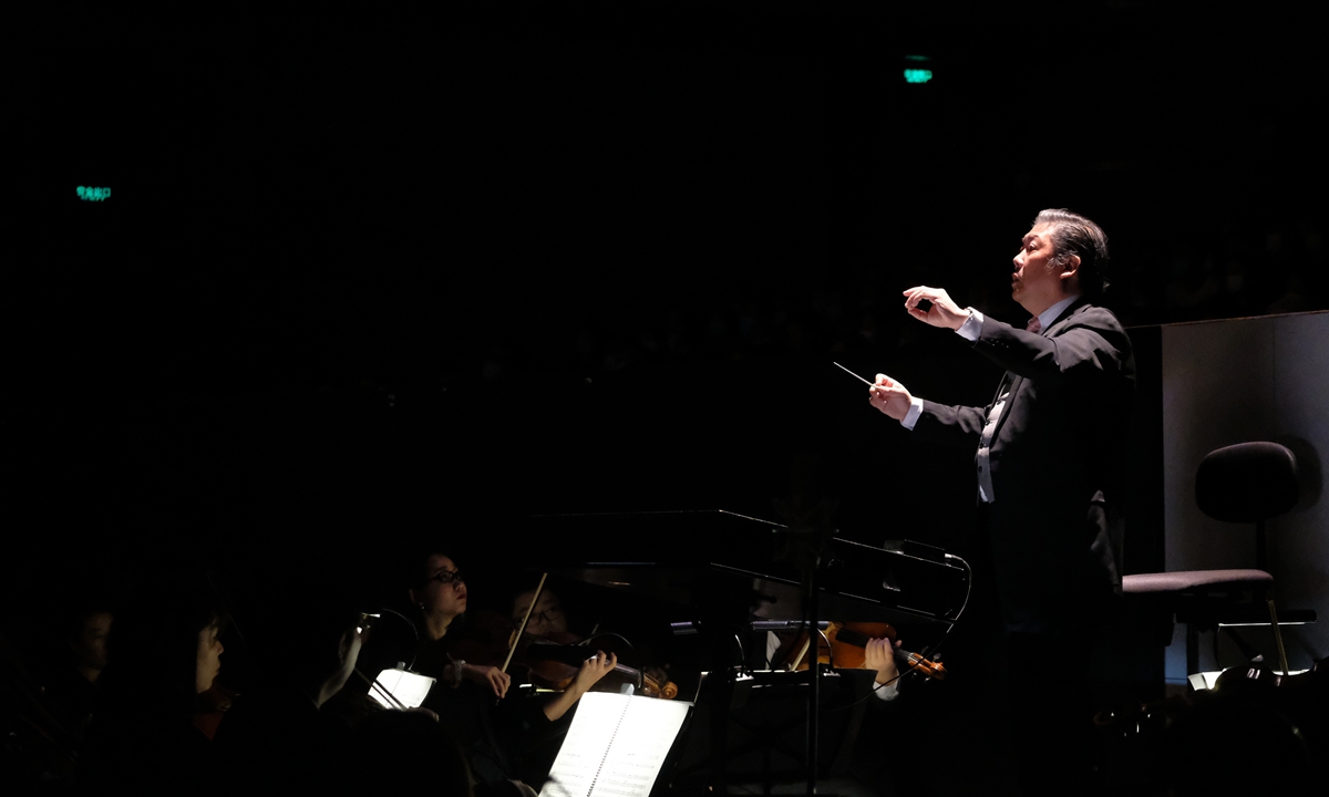 Top: Conductor Yu Long  
A scene from <em>La Traviata</em> Photos: Courtesy of the Shanghai Symphony Orchestra