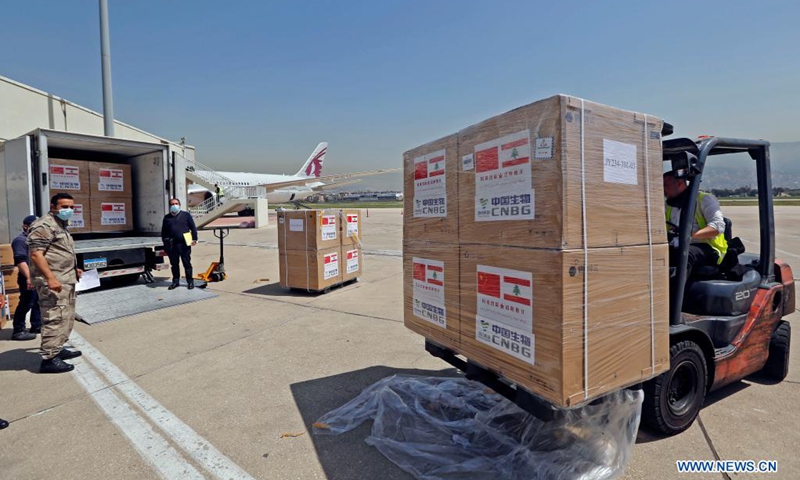 Staff transport the Sinopharm vaccines donated by China at the Rafic Hariri International Airport in Beirut, Lebanon, April 6, 2021. Two batches of Sinopharm vaccines donated by China arrived in Lebanon on Tuesday.(Photo: Xinhua)