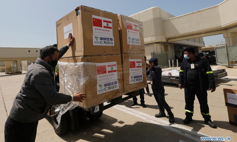 Staff transport the Sinopharm vaccines donated by China at the Rafic Hariri International Airport in Beirut, Lebanon, April 6, 2021. Two batches of Sinopharm vaccines donated by China arrived in Lebanon on Tuesday.(Photo: Xinhua)