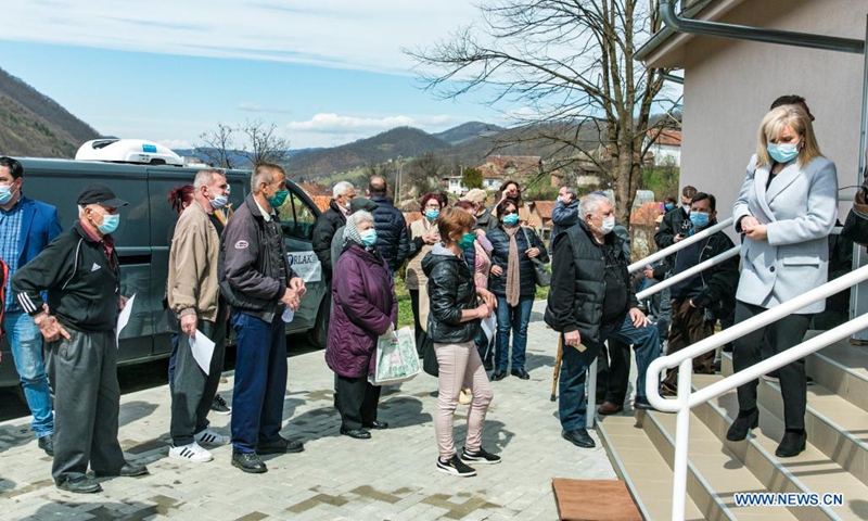 People wait to receive the COVID-19 vaccine in Majdanpek, Serbia, on April 6, 2021. Serbia, a country of around 7 million inhabitants, is the first European country to start mass vaccination with Sinopharm vaccines in mid-January.(Photo: Xinhua)