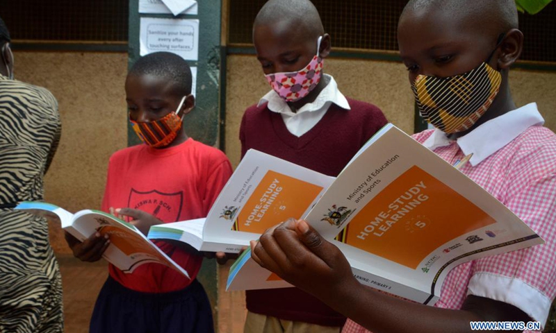 Pupils read at a primary school in Kampala, Uganda, April 6, 2021. Uganda reopened classes on Tuesday for students in their fourth and fifth grades at primary schools. In March of 2020, the country closed all schools and education institutions to curb the spread of COVID-19.(Photo: Xinhua)