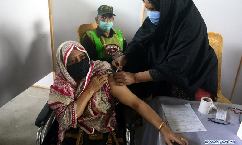 A woman receives a dose of COVID-19 vaccine at a vaccination center in Lahore, Punjab province, Pakistan, April 7, 2021. So far, more than 1 million people have been vaccinated in Pakistan, and the total number of people who have registered themselves for vaccination is now over 2 million, according to the National Command and Operation Center (NCOC) chief Asad Umar.(Photo: Xinhua)
