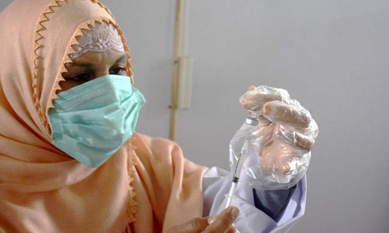 A medical worker prepares a dose of COVID-19 vaccine at a vaccination center in Lahore, Punjab province, Pakistan, April 7, 2021. So far, more than 1 million people have been vaccinated in Pakistan, and the total number of people who have registered themselves for vaccination is now over 2 million, according to the National Command and Operation Center (NCOC) chief Asad Umar.(Photo: Xinhua)
