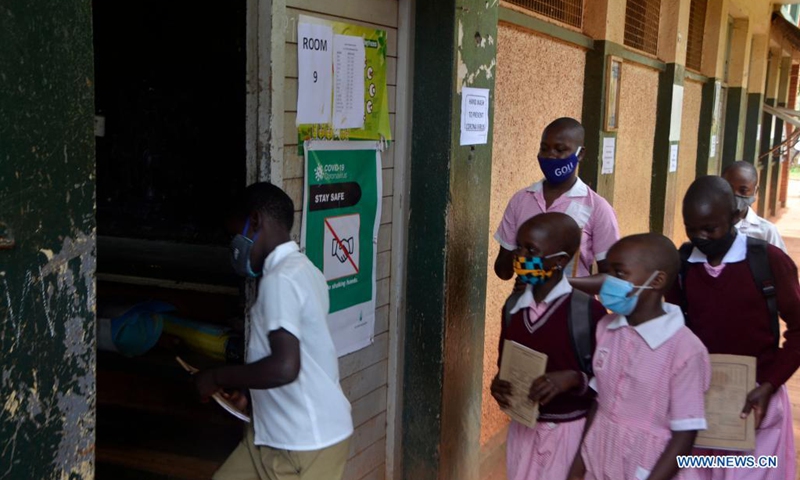 Pupils go to school in Kampala, Uganda, April 6, 2021. Uganda reopened classes on Tuesday for students in their fourth and fifth grades at primary schools. In March of 2020, the country closed all schools and education institutions to curb the spread of COVID-19.(Photo: Xinhua)