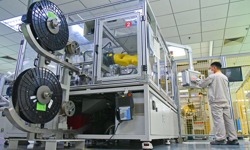 A worker produces a batch of ABS wheel speed sensors for cars at an automotive electronics company in Lianyungang Hi-Tech Industrial Development Zone, East China's Jiangsu Province, on Thursday. The first-quarter output of the high-tech sector in Lianyungang reached 27.177 billion yuan ($4.2 billion), up 25.26 percent year-on-year. Photo: cnsphoto