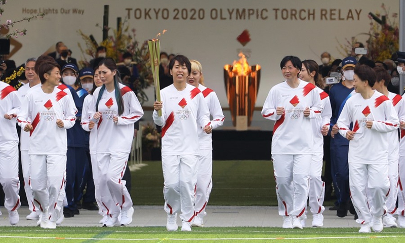 Iwashimizu Azusa (C) and other former members of Nadeshiko Japan, the Japan women's National Football Team, run as torchbearers in the first leg of the torch relay for Tokyo Olympic Games at J-Village National Training Center in Futaba, Fukushima of Japan, on March 25, 2021.(Photo: Xinhua)
