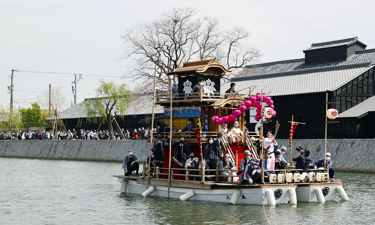 A decorated boat used for a traditional festival dating back to Japan's Edo period carries the Tokyo Olympic torch along a canal in Handa in Aichi Prefecture, central Japan, on April 6, 2021. Photo: VCG