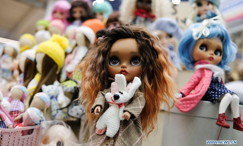Dolls are on display during dolls and teddy bears exhibition in Moscow, Russia, April 10, 2021. More than 10,000 dolls manufactured by different techniques are displayed at the exhibition.(Photo: Xinhua)
