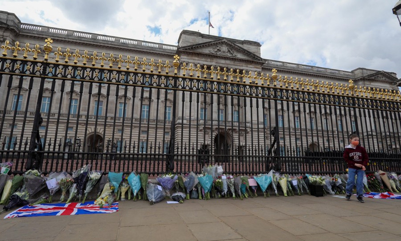 Flowers are seen at the gates of Buckingham Palace after the announcement of Britain's Prince Philip's death in London, Britain, on April 9, 2021.(Photo: Xinhua)