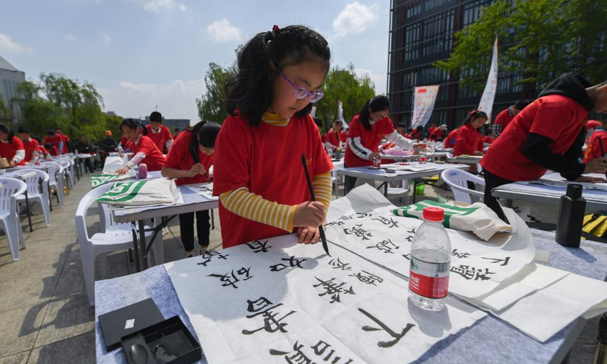 People paint and write calligraphy works during a cultural event in Changxing County of Huzhou City, east China's Zhejiang Province, April 10, 2021. The cultural event, featuring calligraphy, painting, music, dance and folk culture, kicked off here on Saturday. (Xinhua/Xu Yu)
