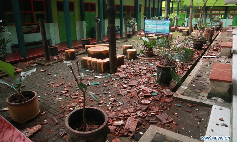 Photo taken on April 10, 2021 shows a damaged school building after a 6.1-magnitude quake in Malang, East Java, Indonesia. Six people were killed, another one was seriously injured, and scores of buildings were damaged after a 6.1-magnitude quake rocked Indonesia's western province of East Java on Saturday, officials said.(Photo: Xinhua)
