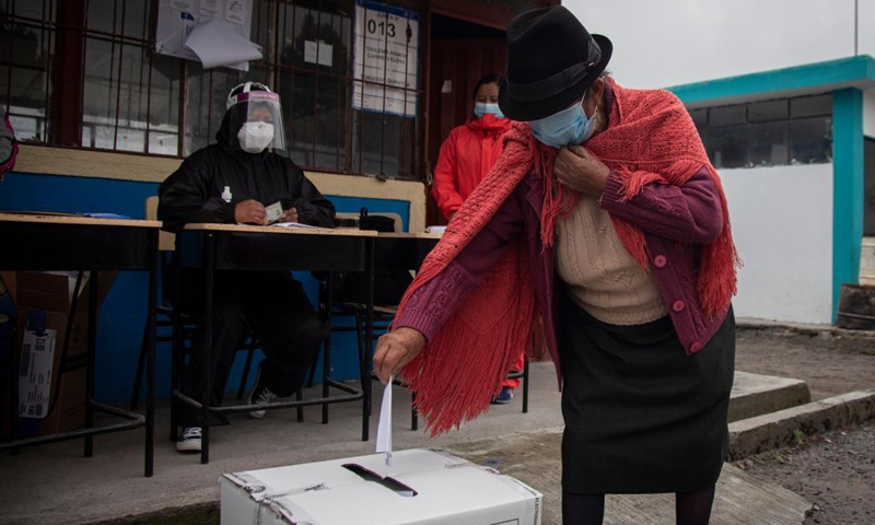 A woman votes at a polling station in Saquisili, Ecuador, April 11, 2021. The National Electoral Council (CNE) of Ecuador reported on Sunday that the second round of presidential election is progressing normally.(Photo: Xinhua)