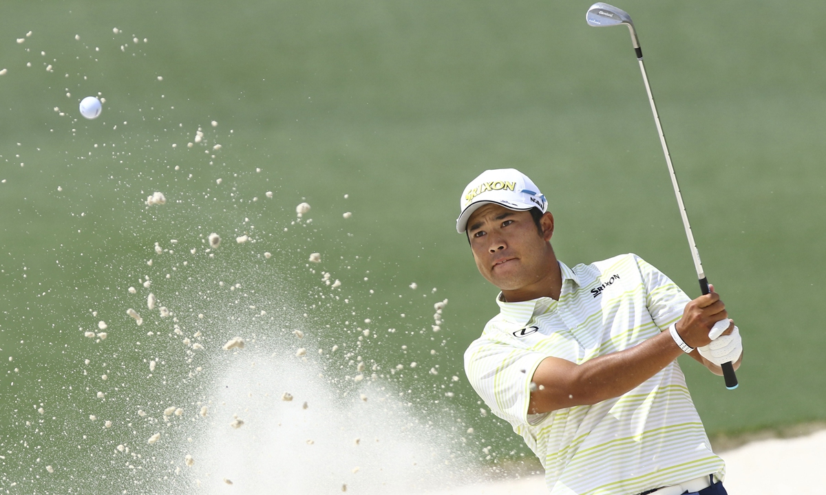 Hideki Matsuyama hits out of a bunker during the final round of the Masters Tournament on Sunday in Augusta, Georgia. 
Photo: VCG