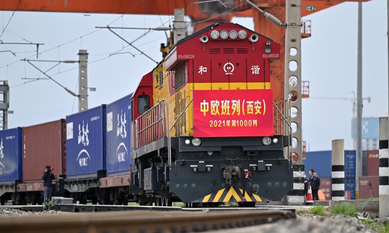 The X9041 train leaves Xi'an International Port for Kazakhstan in Xi'an, northwest China's Shaanxi Province, April 13, 2021. Xi'an, capital of northwest China's Shaanxi Province, on Tuesday saw the 1,000th China-Europe freight train trip this year. (Xinhua/Li Yibo)