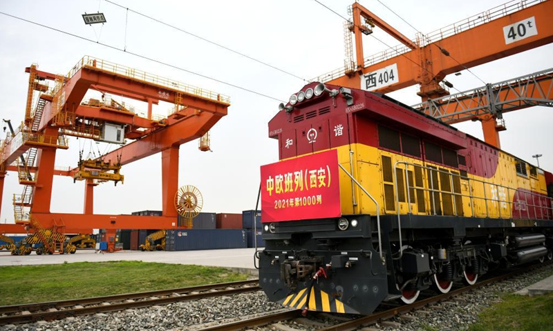 The X9041 train prepares to leave Xi'an International Port for Kazakhstan in Xi'an, northwest China's Shaanxi Province, April 13, 2021. Xi'an, capital of northwest China's Shaanxi Province, on Tuesday saw the 1,000th China-Europe freight train trip this year. (Xinhua/Li Yibo)