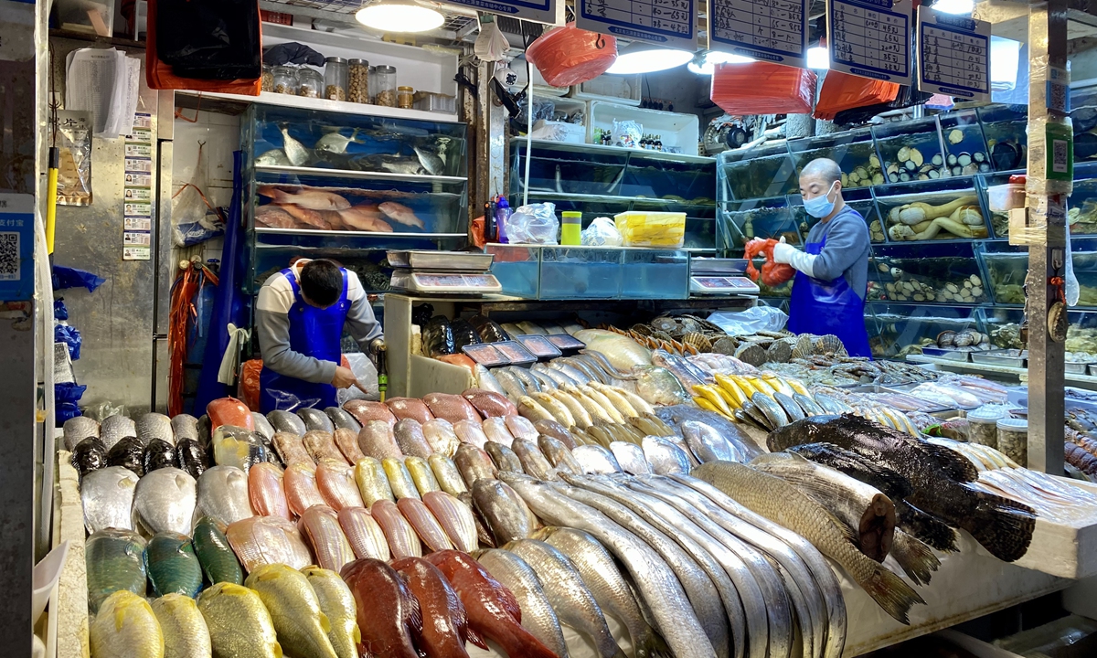 Seafood for sale at Sanyuanli market in Beijing's Chaoyang district on Wednesday Photo: Zhang Dan/GT