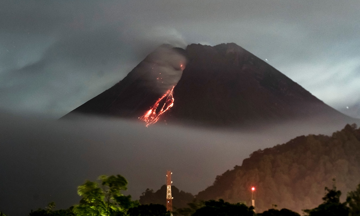 Lava flows down from the crater of Mount Merapi, Indonesia's most active volcano, as seen from Kaliurang in Yogyakarta, Indonesia on Wednesday. The 2,968-meter-high volcano, which has repeatedly erupted recently, is on densely populated Java island near the ancient city of Yogyakarta. Photo: AFP