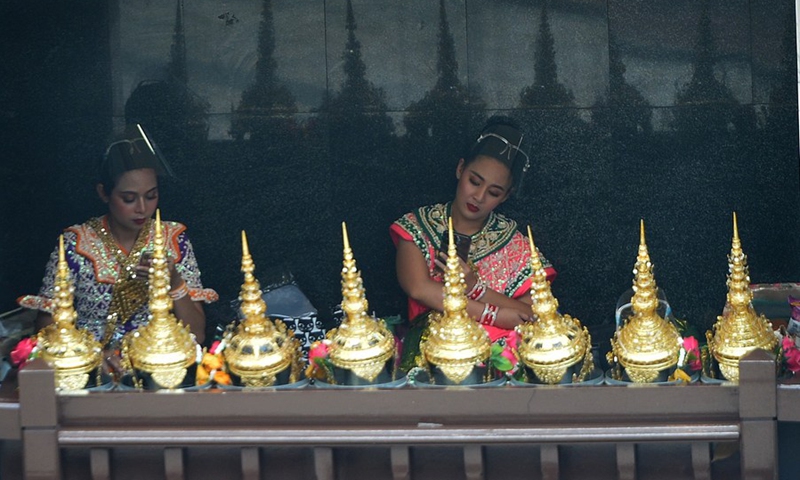 Dancers rest at the Erawan Shrine during the Songkran festival in Bangkok, Thailand, April 13, 2021.(Photo: Xinhua)