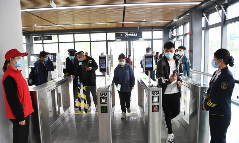 Passengers enter No.1 Subway Station to take SkyShuttle in Bishan District, southwest China's Chongqing Municipality, on April 16, 2021. Photo: Xinhua
