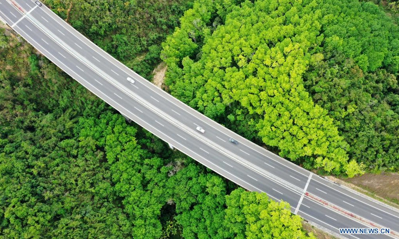 Aerial photo taken on Dec. 30, 2020 shows a view of a section of Wuzhishan-Haitangwan Expressway in south China's Hainan Province. Hainan has made significant progress in the construction of expressway since the 13th Five-Year Plan, which started in 2016. By far, the total mileage of expressways in the province has reached 1,255 kilometers. The transport upgrade will help boost the building of Hainan into an international tourism and consumption center.Photo:Xinhua