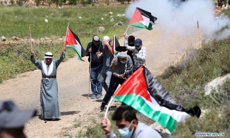Palestinian protesters take part in a protest against the expansion of Jewish settlements in the West Bank village of Beit Dajan, east of Nablus, on April 16, 2021.(Photo: Xinhua)